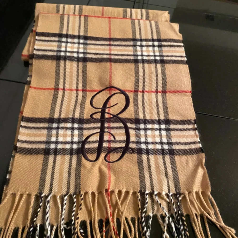 Cashmerefeel Classic Check Scarf - Picture 9 of 12